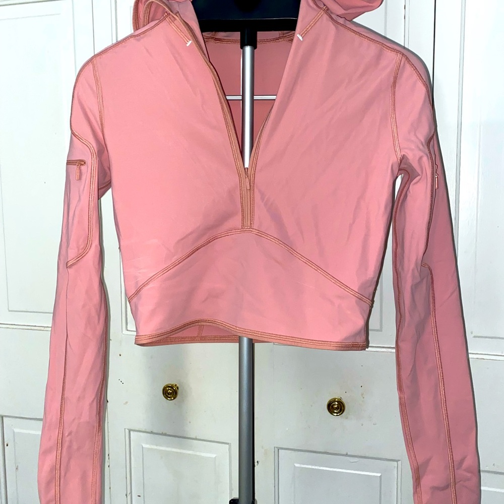 Lulu lemon size 4 cropped athletic pullover